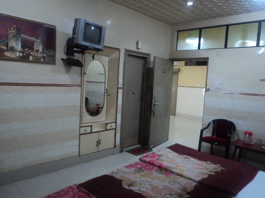 Hotel Jyoti Varanasi Exterior foto